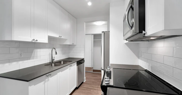 0427-1720 Cook Street, Victoria, BC, V8T 3P3