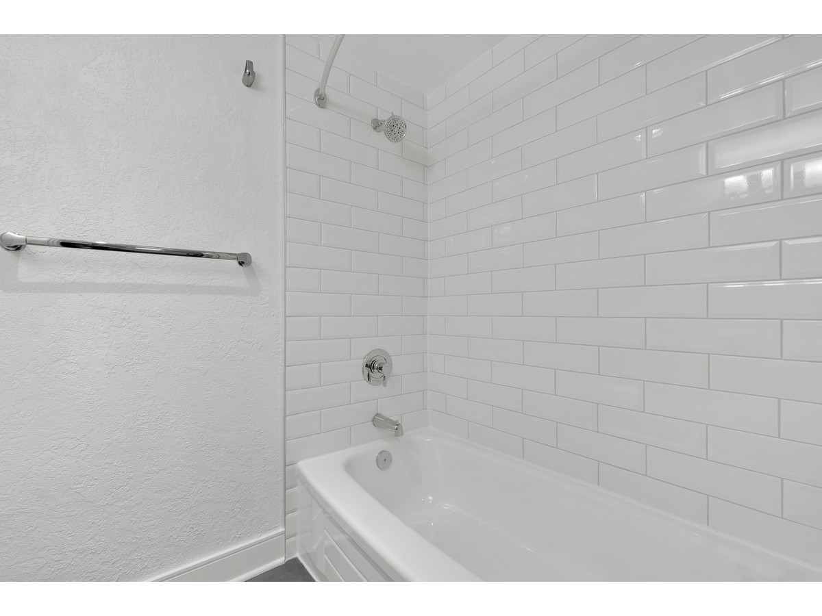 0427-1720 Cook Street, Victoria, BC, V8T 3P3 - 24