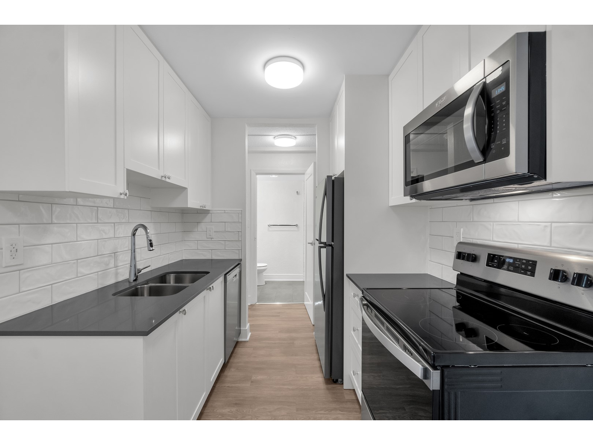 0427-1720 Cook Street, Victoria, BC, V8T 3P3 - 18
