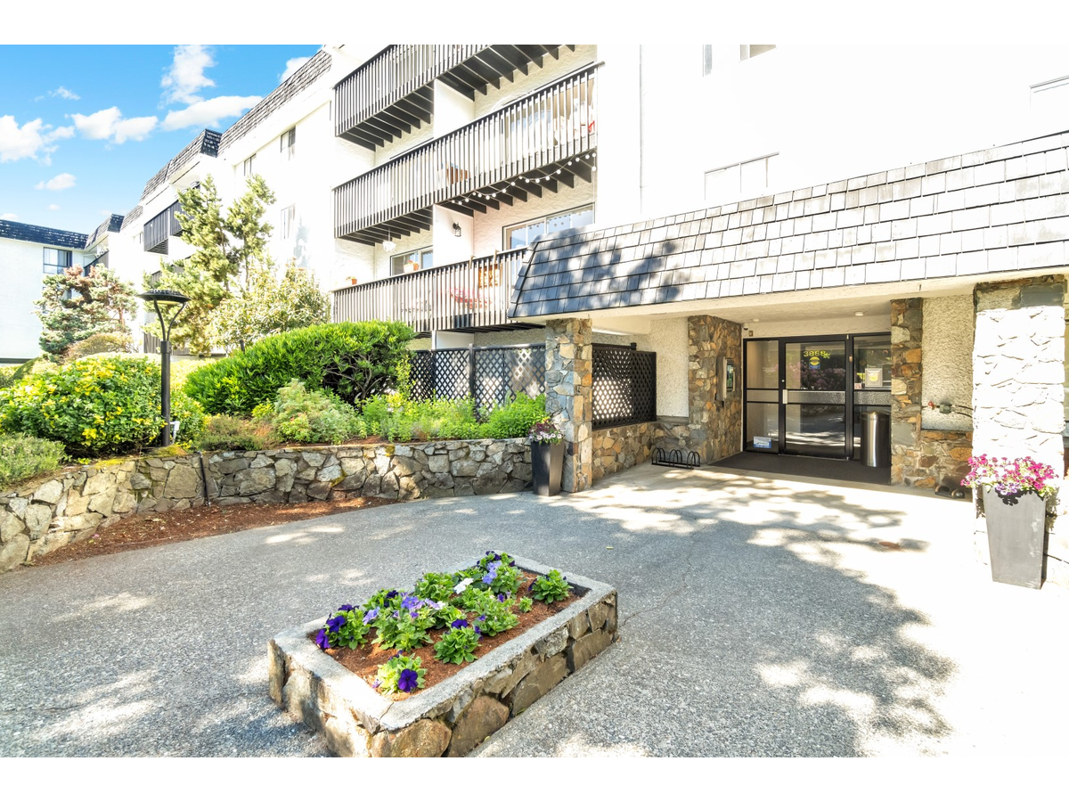 0301-3868 Shelbourne Street, Saanich, BC, V8P 5J1 - 2