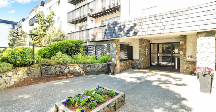 0301-3868 Shelbourne Street, Saanich, BC, V8P 5J1 - 2