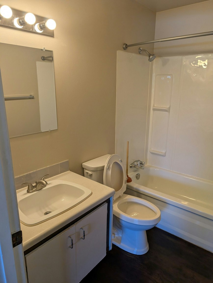 303-5016 51 Avenue, Leduc, AB, T9E 5L1 - 5