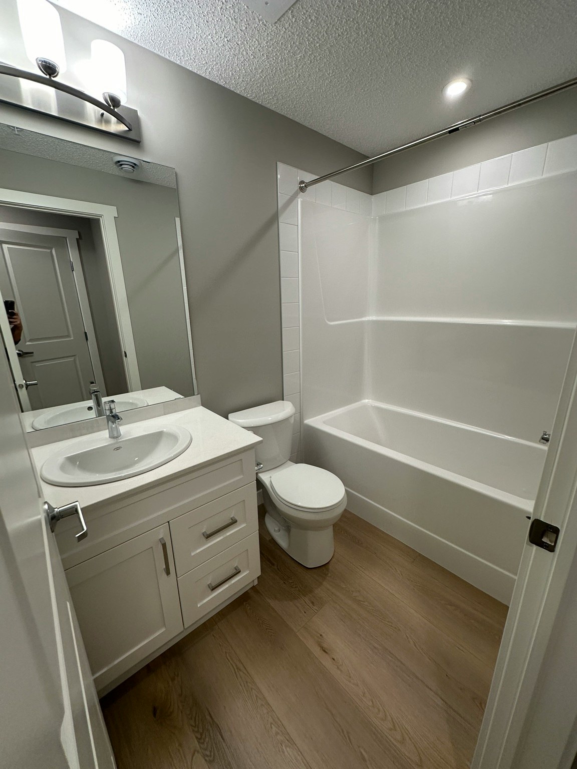 12804 140 Avenue Nw, Edmonton, AB, T6V 0M3 - 10