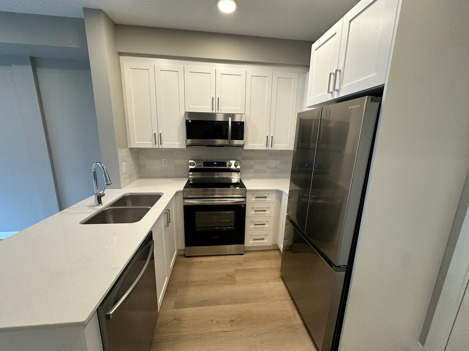 12804 140 Avenue Nw, Edmonton, AB, T6V 0M3 - 2