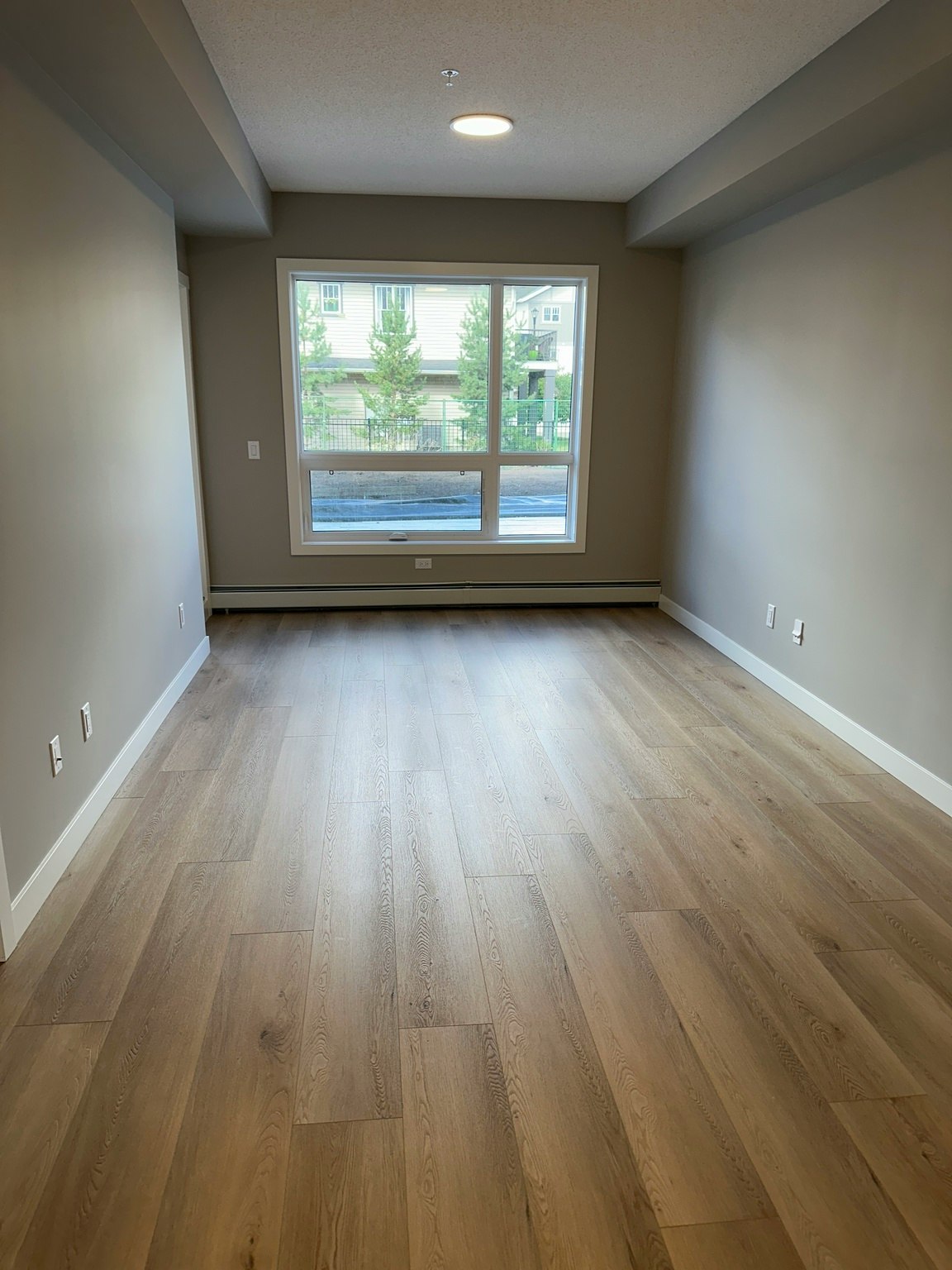 12804 140 Avenue Nw, Edmonton, AB, T6V 0M3 - 5