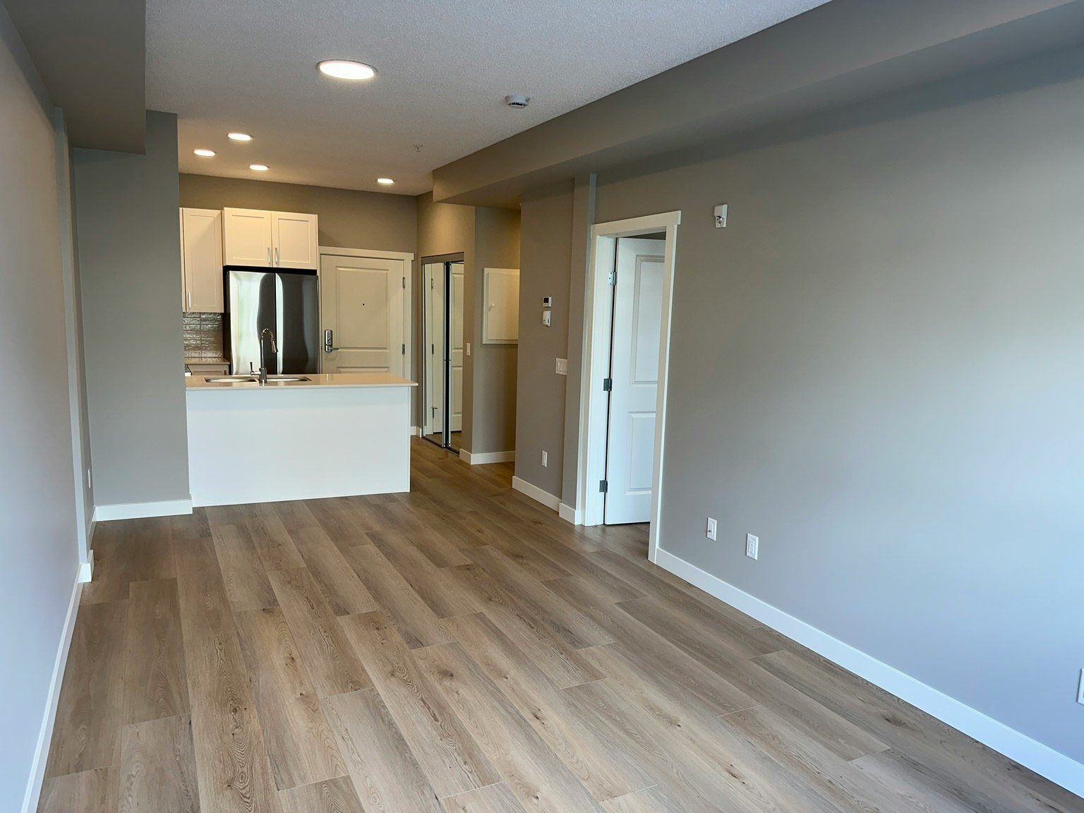 12804 140 Avenue Nw, Edmonton, AB, T6V 0M3 - 4