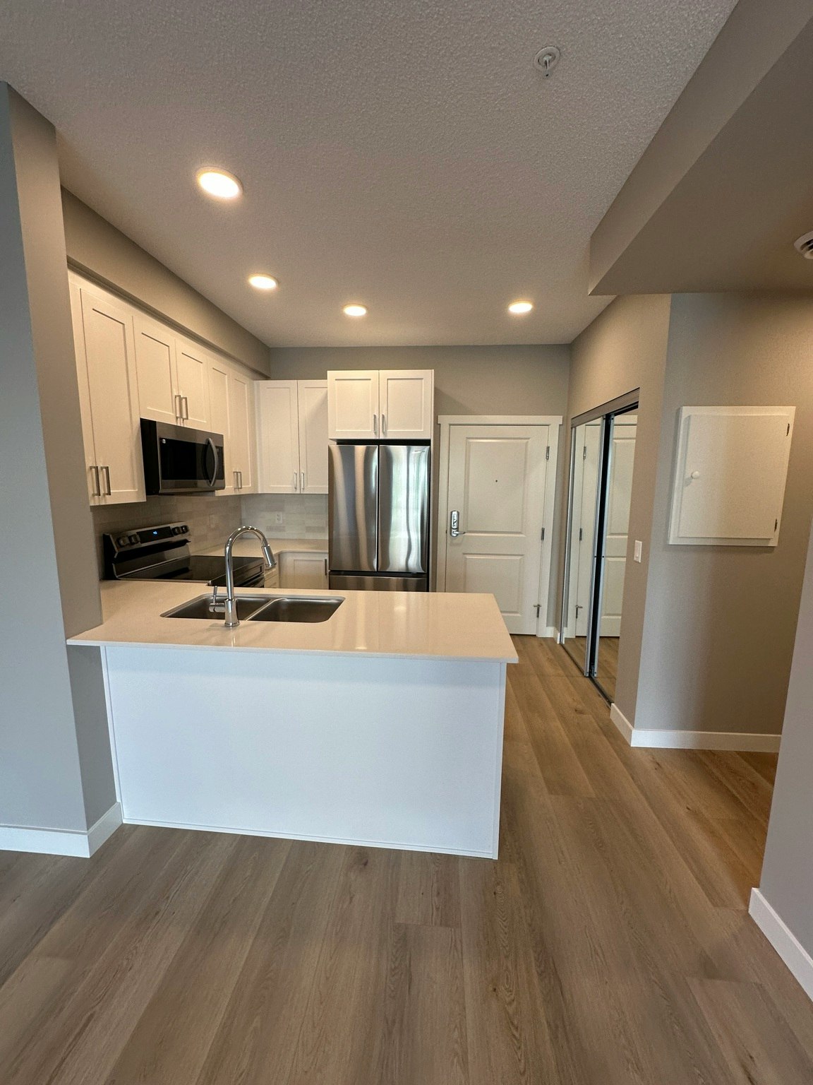 12804 140 Avenue Nw, Edmonton, AB, T6V 0M3 - 3