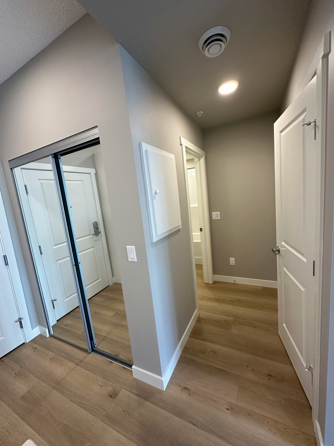 12804 140 Avenue Nw, Edmonton, AB, T6V 0M3 - 9