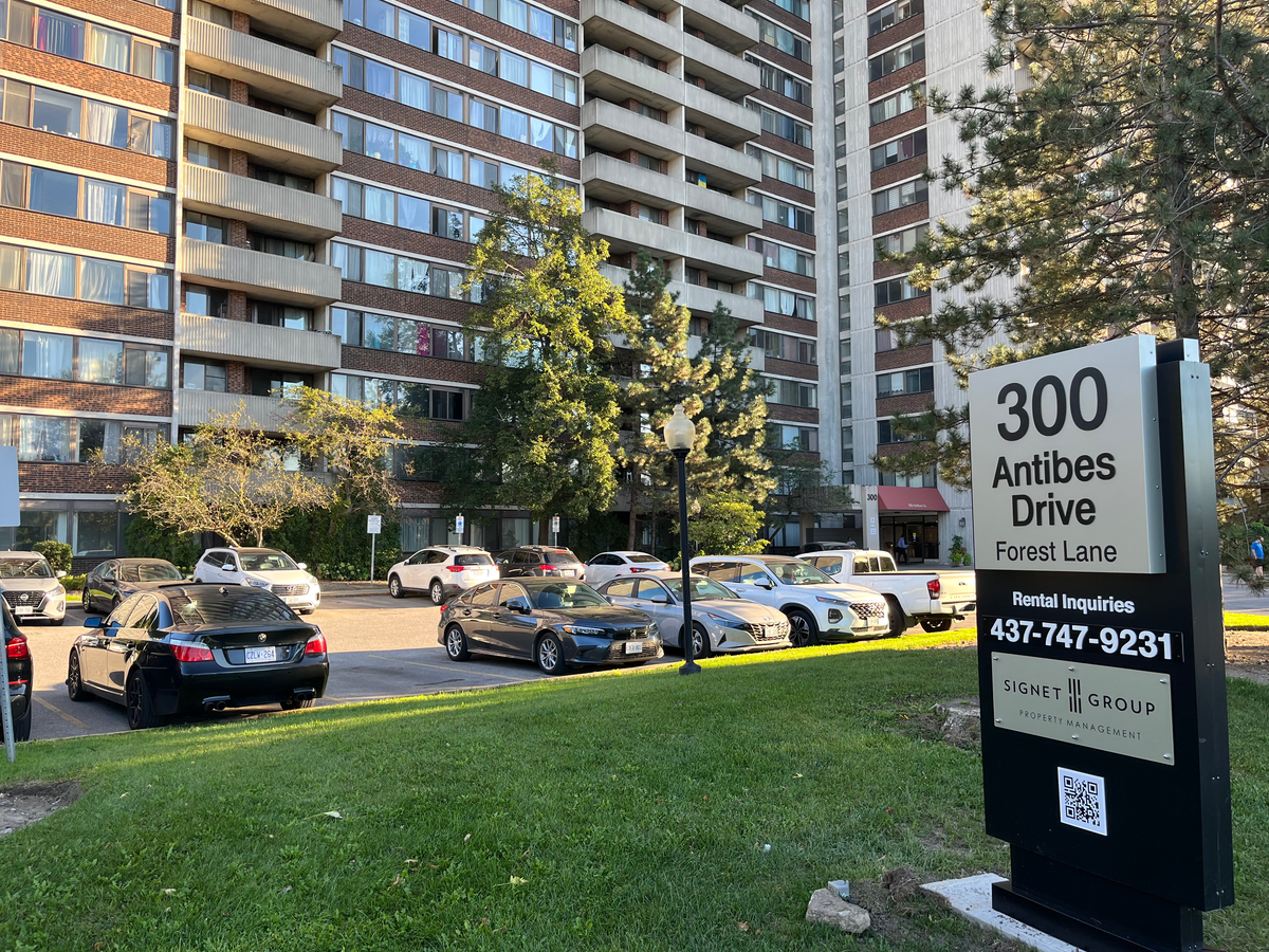 0816-300 Antibes Drive, Toronto, ON, M2R 3N8 - 3