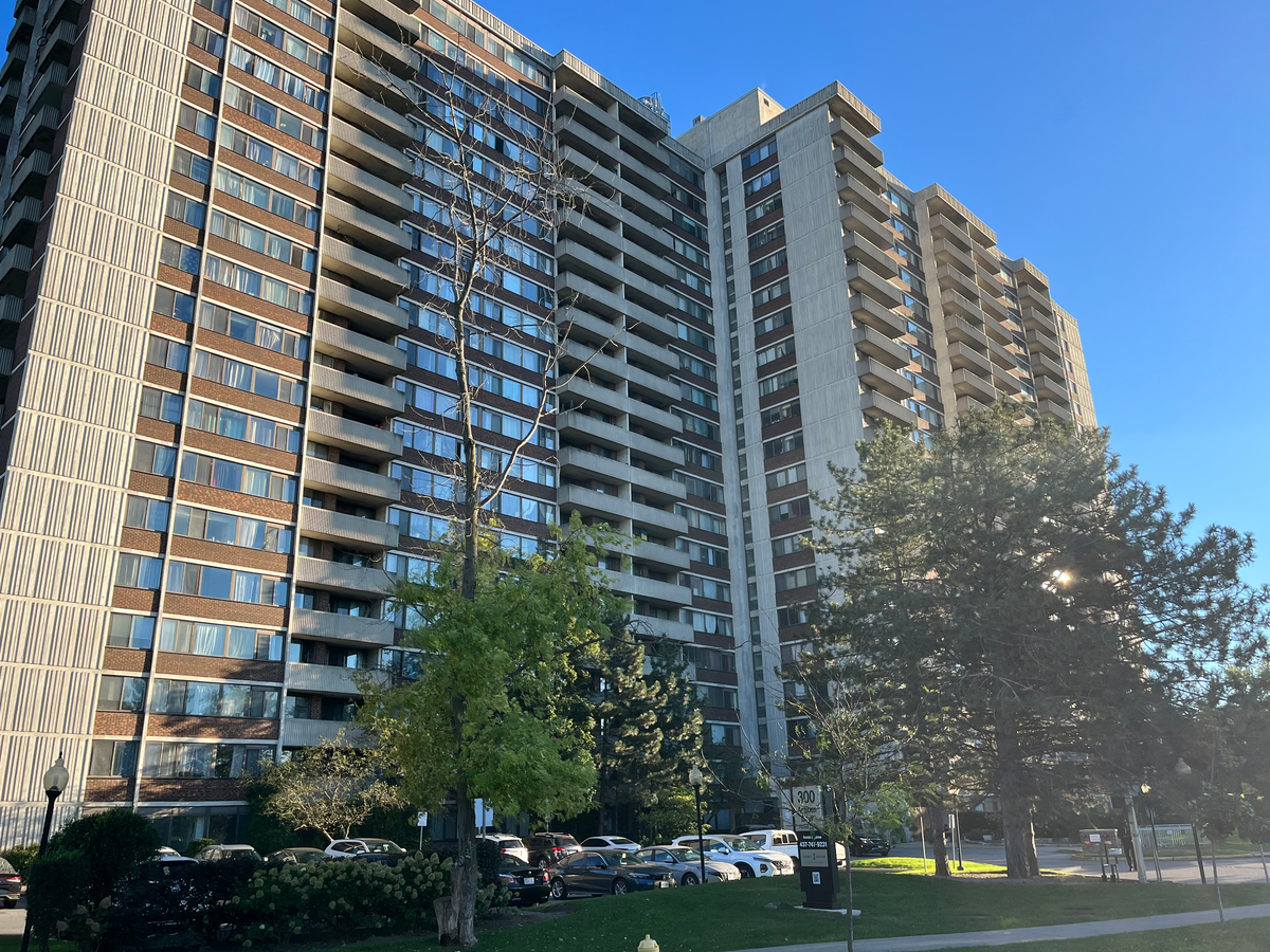 0917-300 Antibes Drive, Toronto, ON, M2R 3N8 - 2