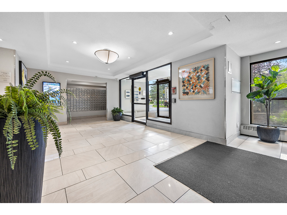 0917-300 Antibes Drive, Toronto, ON, M2R 3N8 - 18