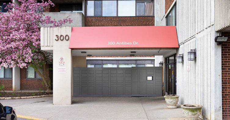 0917-300 Antibes Drive, Toronto, ON, M2R 3N8 - 17