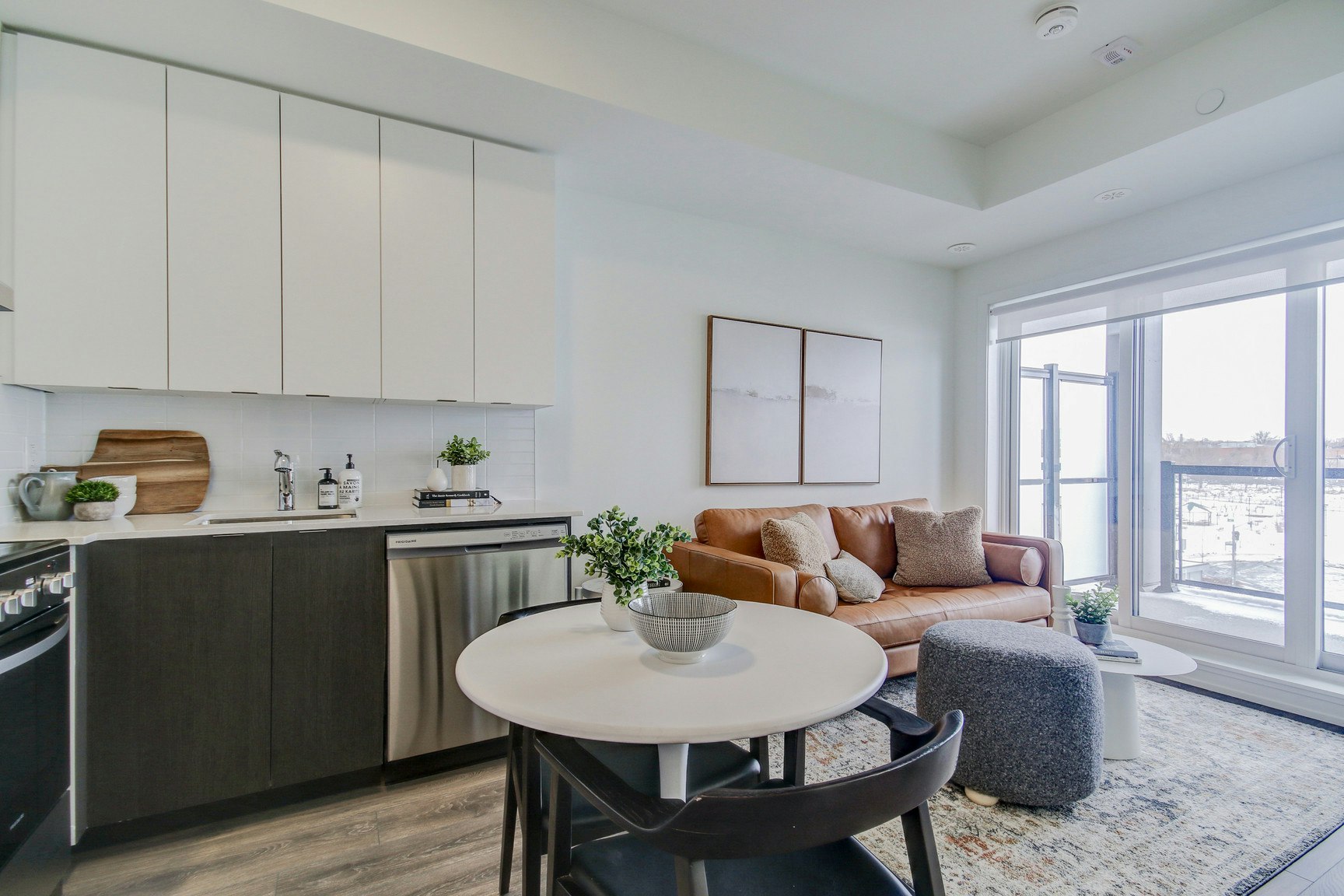 J403-125 Canon Jackson Drive, Toronto, ON, M6M 3Z4 - 3