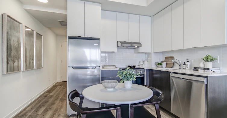 J403-125 Canon Jackson Drive, Toronto, ON, M6M 3Z4 - 4