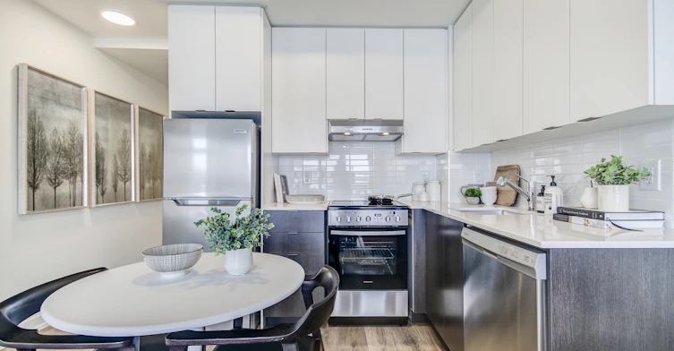 J403-125 Canon Jackson Drive, Toronto, ON, M6M 3Z4 - 5