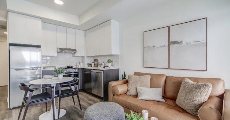 J403-125 Canon Jackson Drive, Toronto, ON, M6M 3Z4 - 8