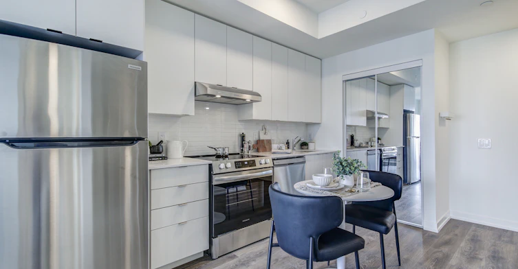 125 Canon Jackson Drive, Toronto, ON, M6M 3Z4 - 6