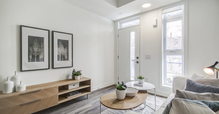 125 Canon Jackson Drive, Toronto, ON, M6M 3Z4 - 3
