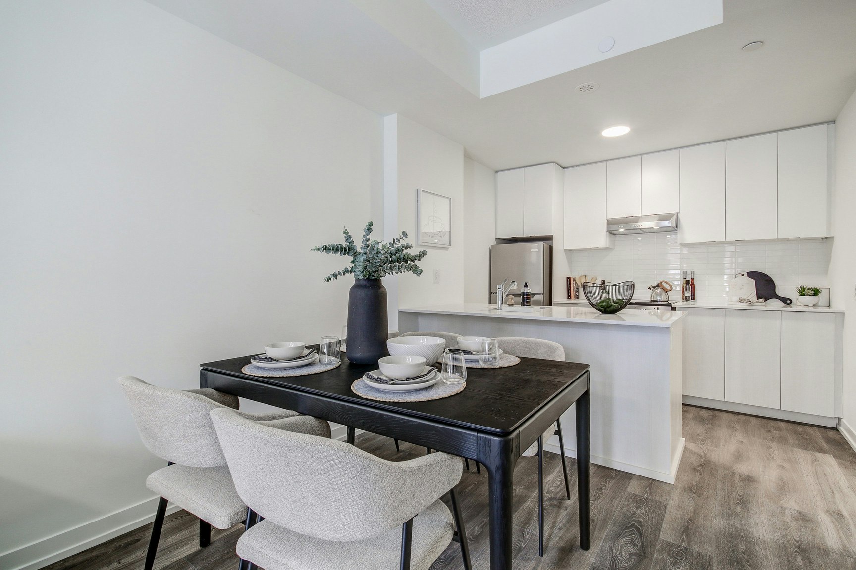 K214-125 Canon Jackson Drive, Toronto, ON, M6M 3Z4 - 2