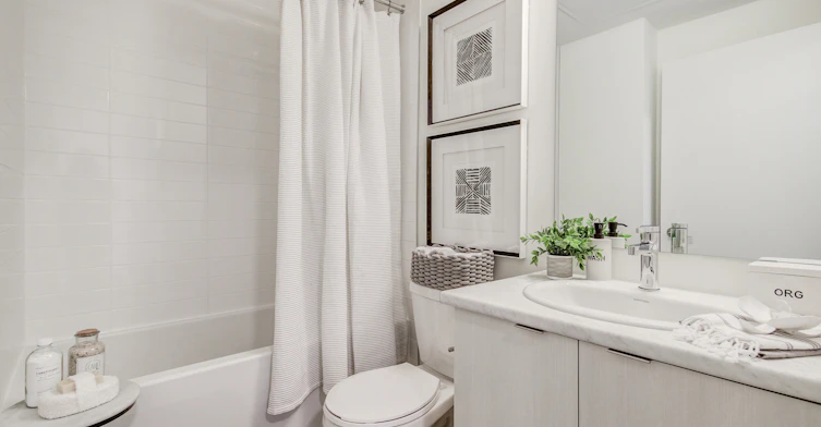 K214-125 Canon Jackson Drive, Toronto, ON, M6M 3Z4 - 4