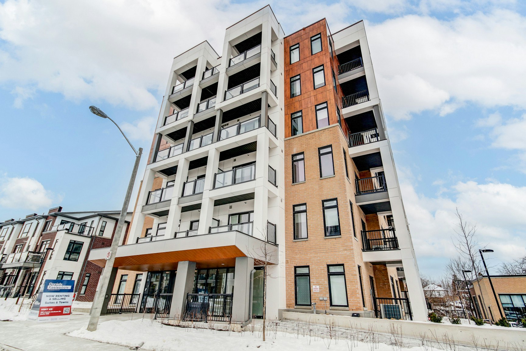 M107-125 Canon Jackson Drive, Toronto, ON, M6M 3Z4