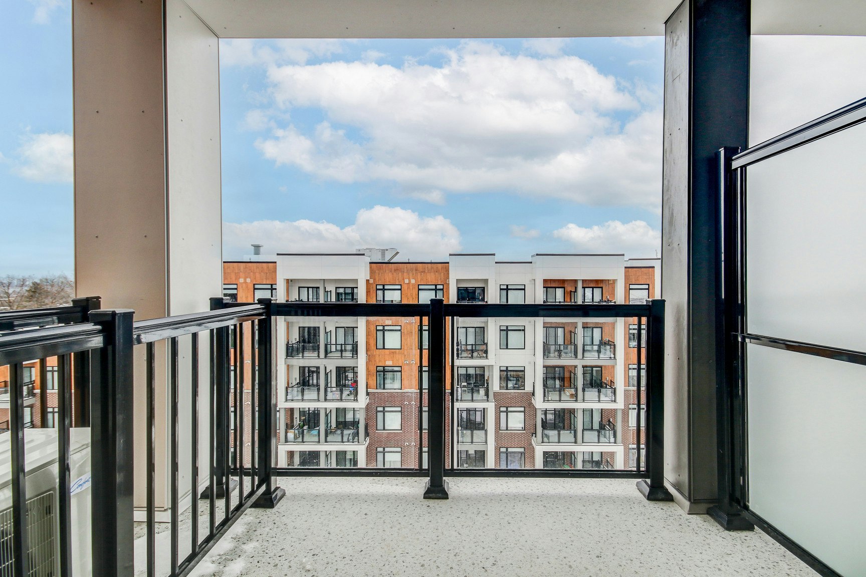 M404-125 Canon Jackson Drive, Toronto, ON, M6M 3Z4 - 4