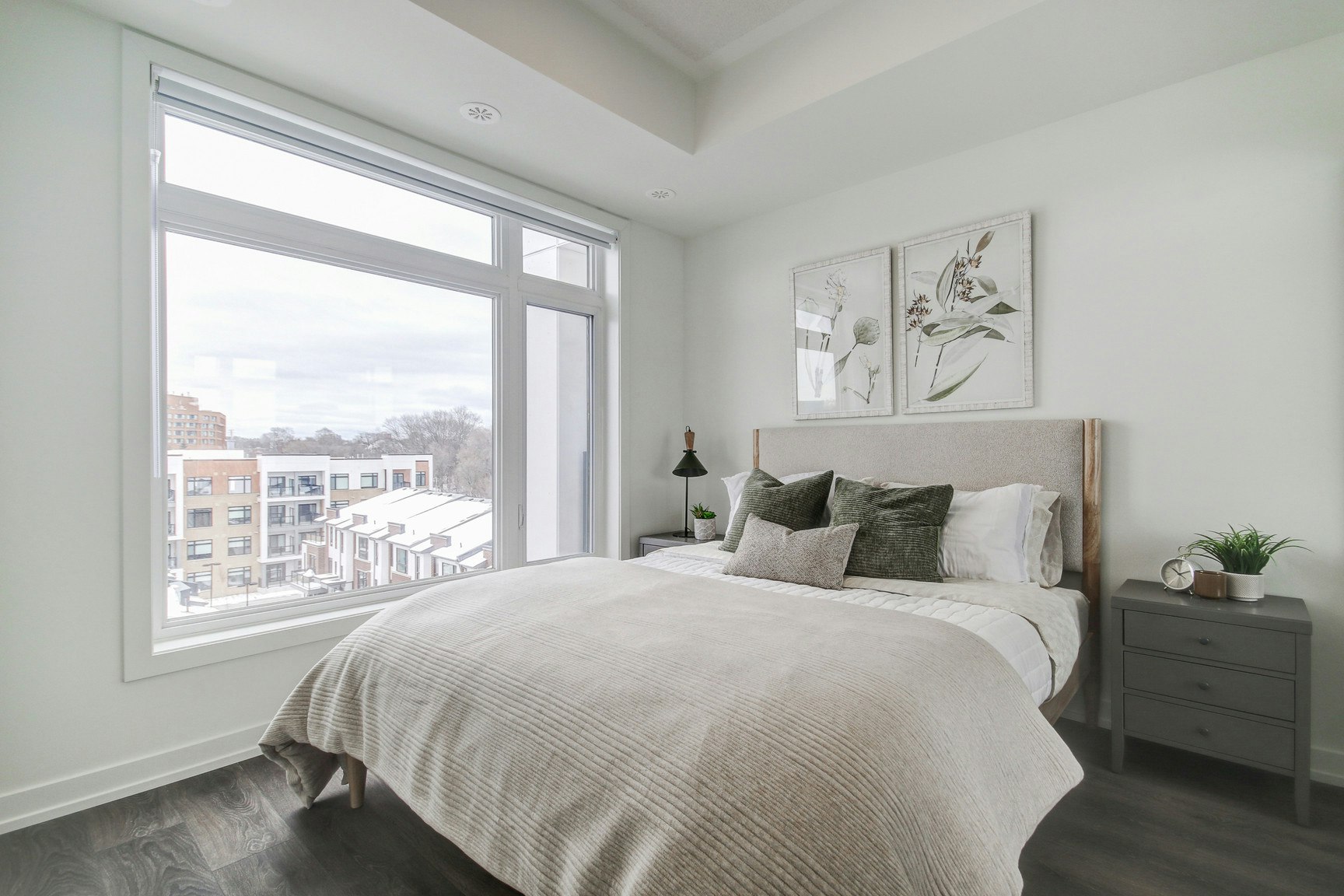 M404-125 Canon Jackson Drive, Toronto, ON, M6M 3Z4 - 2