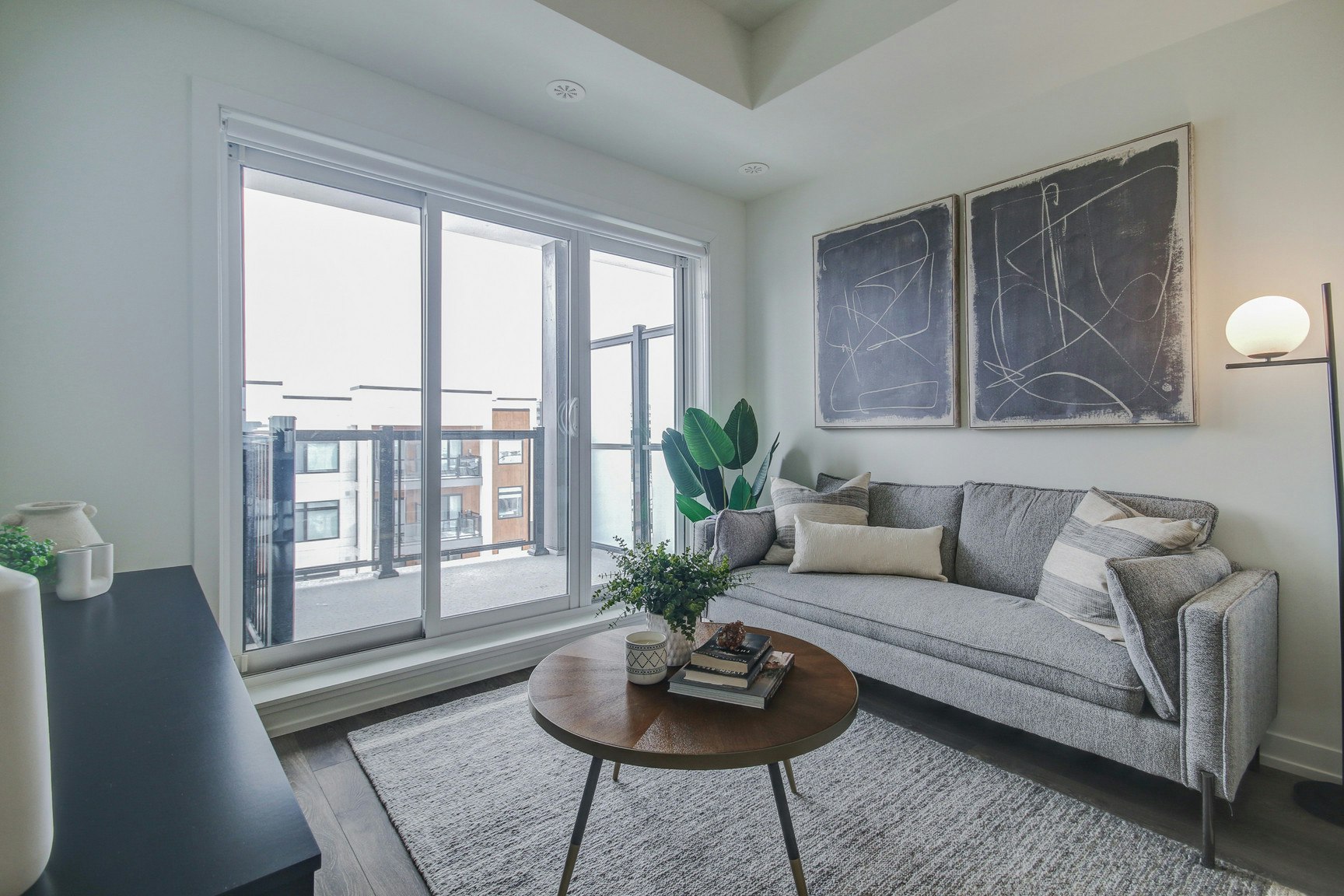 M409-125 Canon Jackson Drive, Toronto, ON, M6M 3Z4 - 3