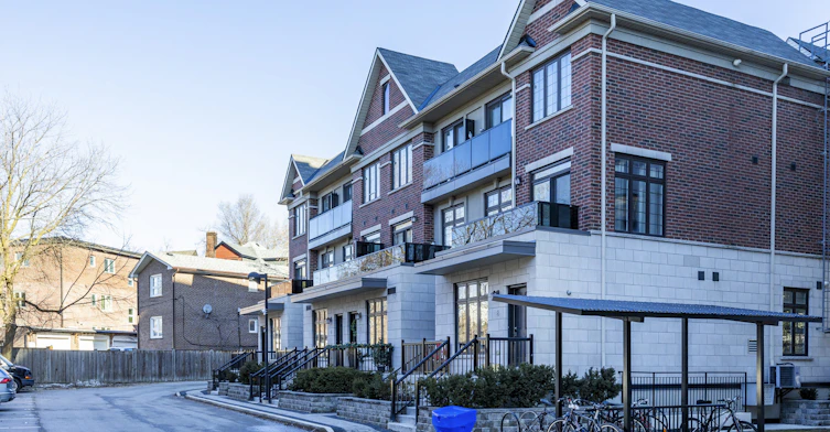130 Raglan Avenue, Toronto, ON, M6C 0A7 - 2