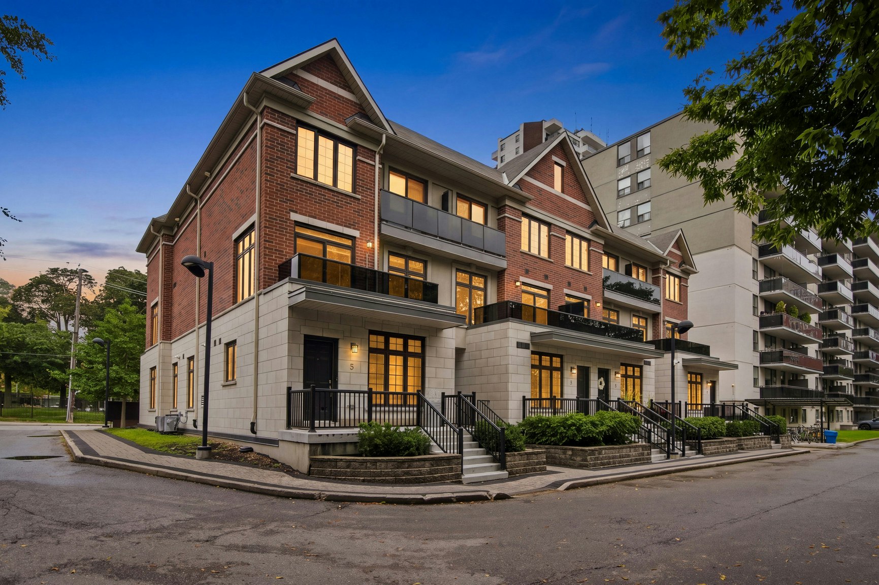 130 Raglan Avenue, Toronto, ON, M6C 0A7 - 2