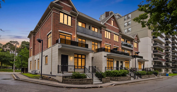 130 Raglan Avenue, Toronto, ON, M6C 0A7 - 2