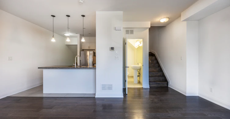 130 Raglan Avenue, Toronto, ON, M6C 0A7 - 7