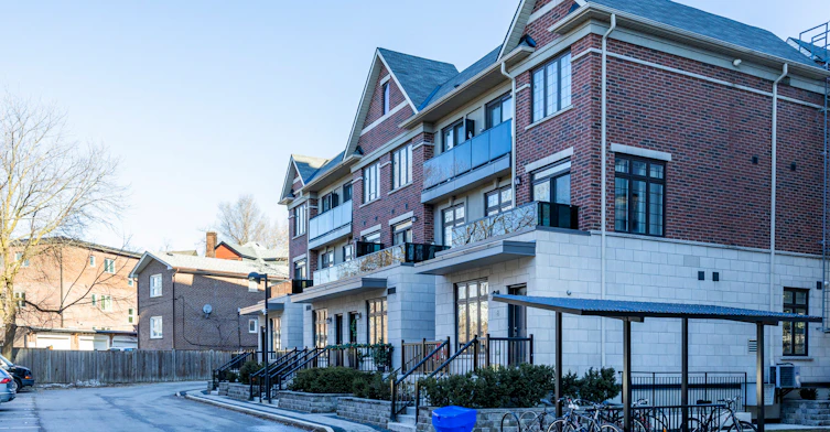 130 Raglan Avenue, Toronto, ON, M6C 0A7 - 17