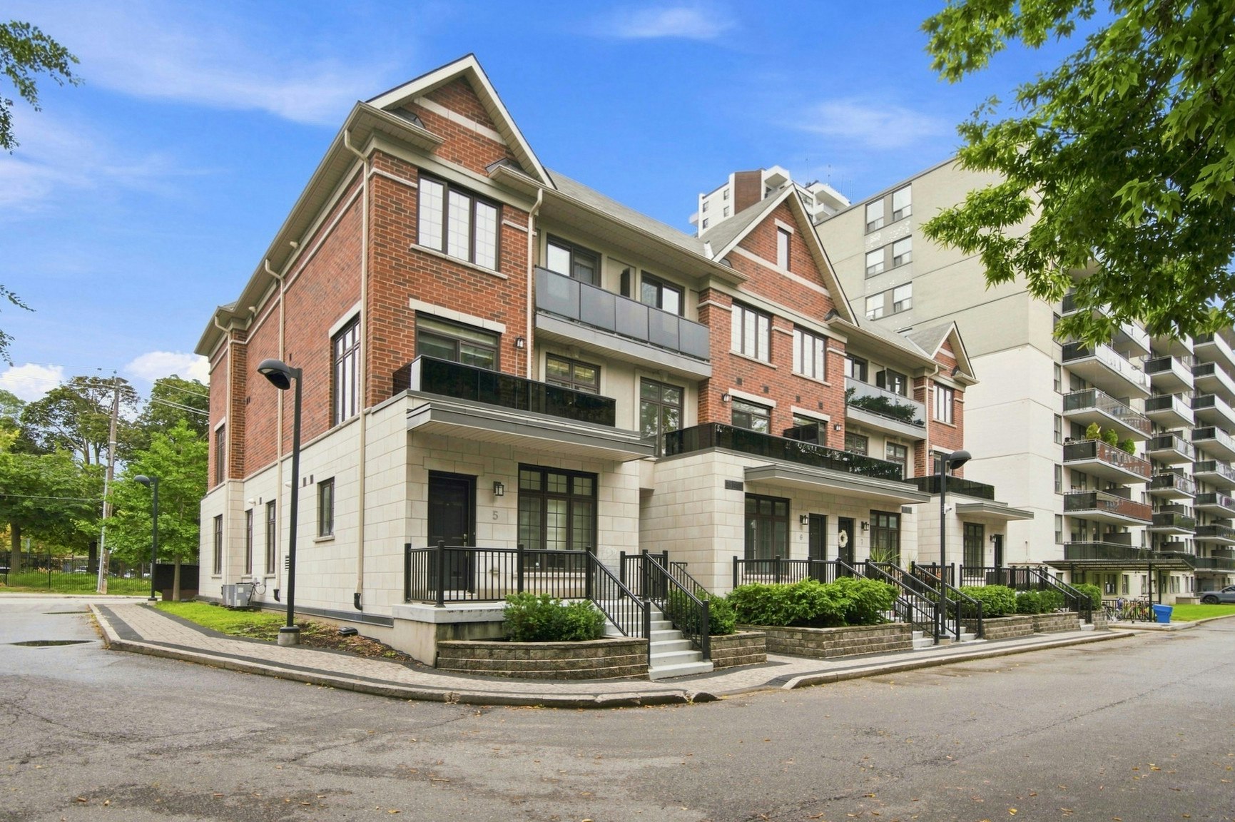 130 Raglan Avenue, Toronto, ON, M6C 0A7 - 10