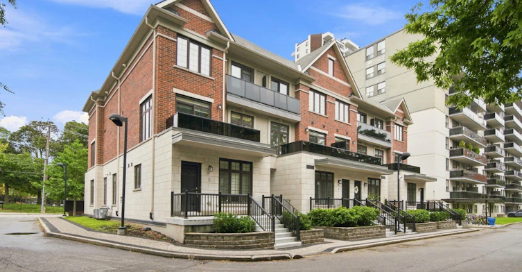 130 Raglan Avenue, Toronto, ON, M6C 0A7 - 10