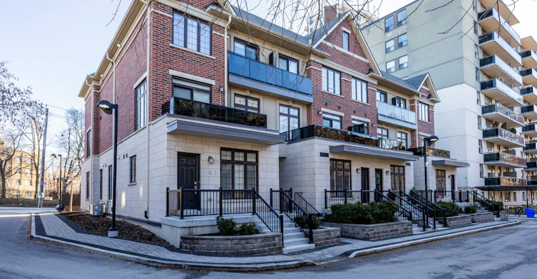 130 Raglan Avenue, Toronto, ON, M6C 0A7 - 2