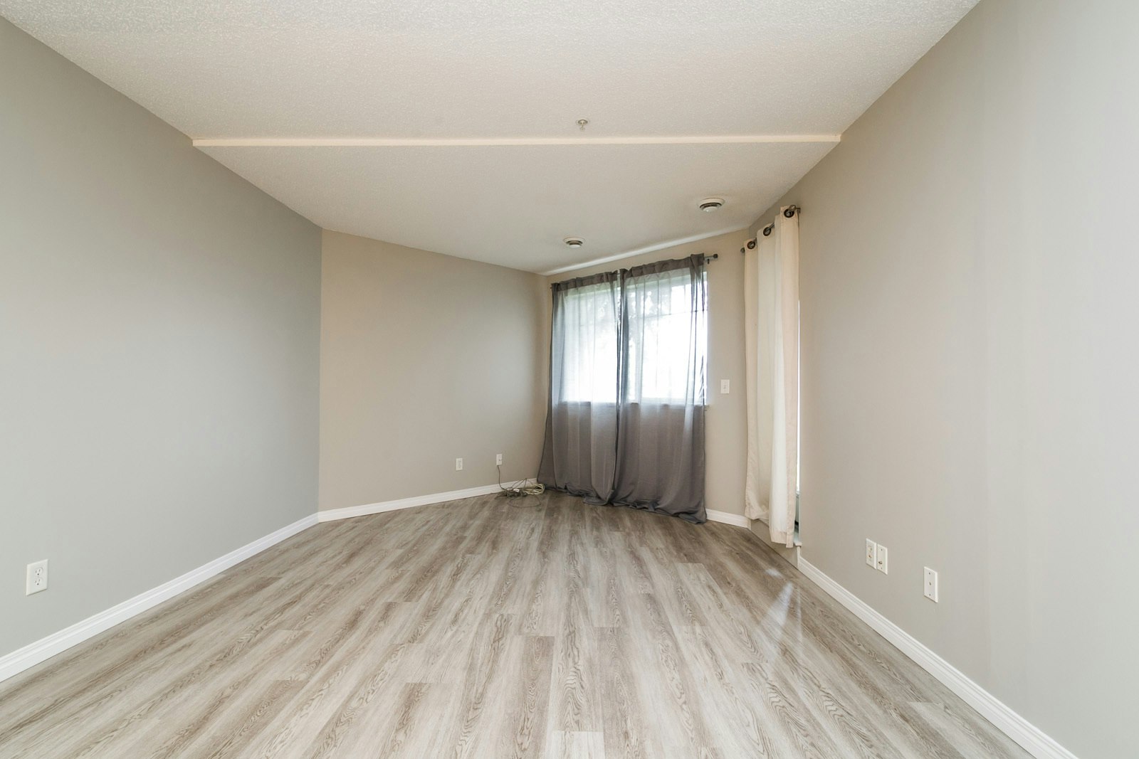 6925 199 Street Nw, Edmonton, AB, T5T 3X8 - 9