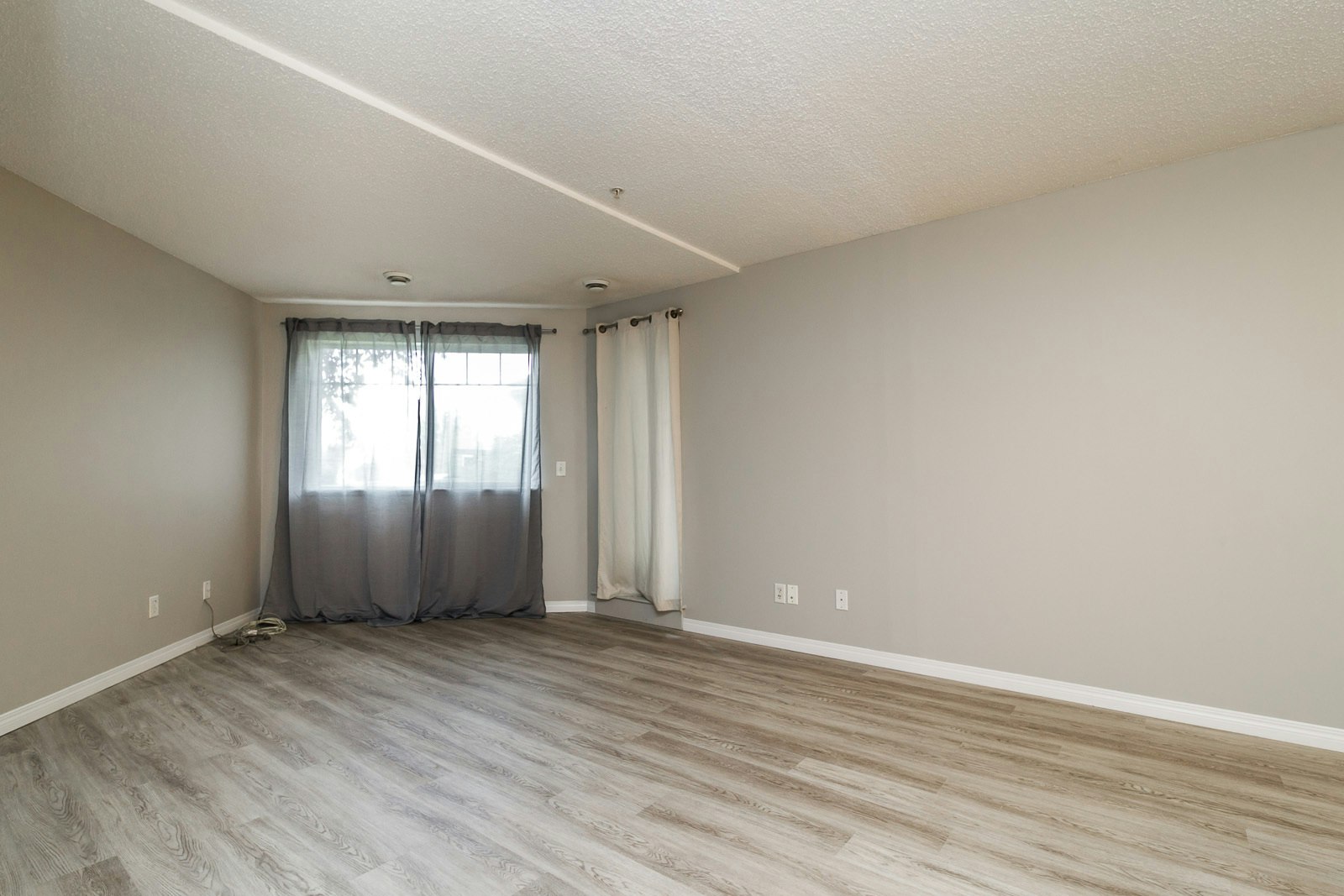 6925 199 Street Nw, Edmonton, AB, T5T 3X8 - 8