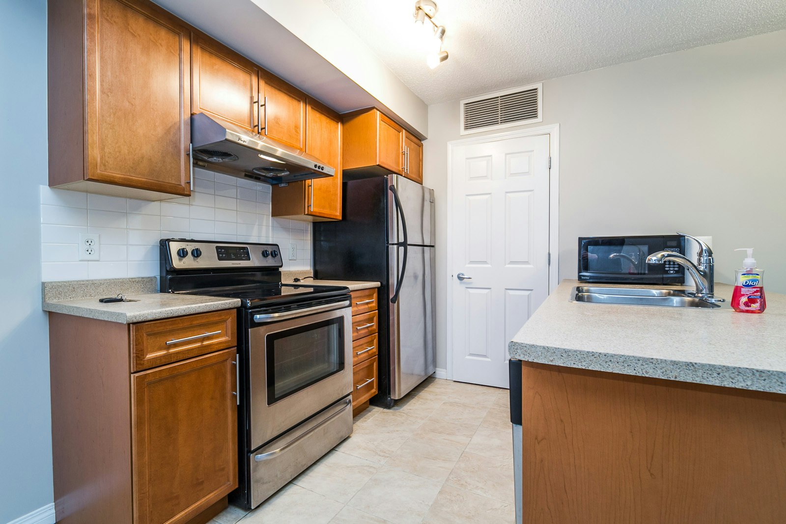 6925 199 Street Nw, Edmonton, AB, T5T 3X8 - 5