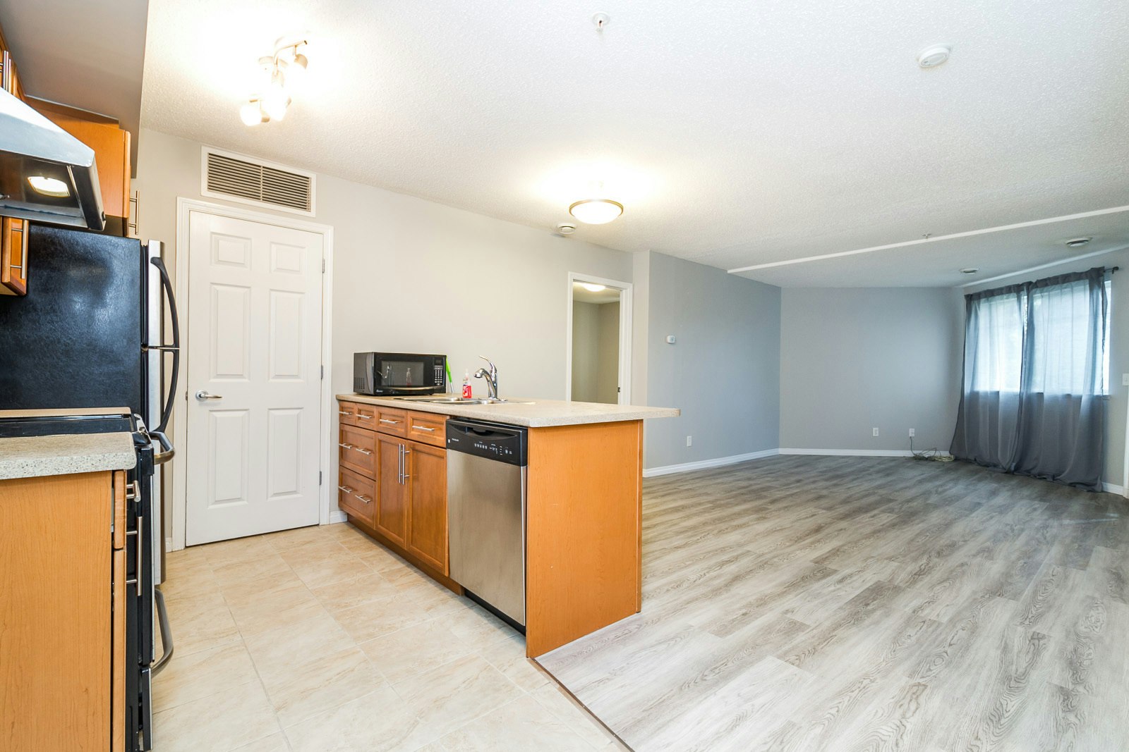 6925 199 Street Nw, Edmonton, AB, T5T 3X8 - 4