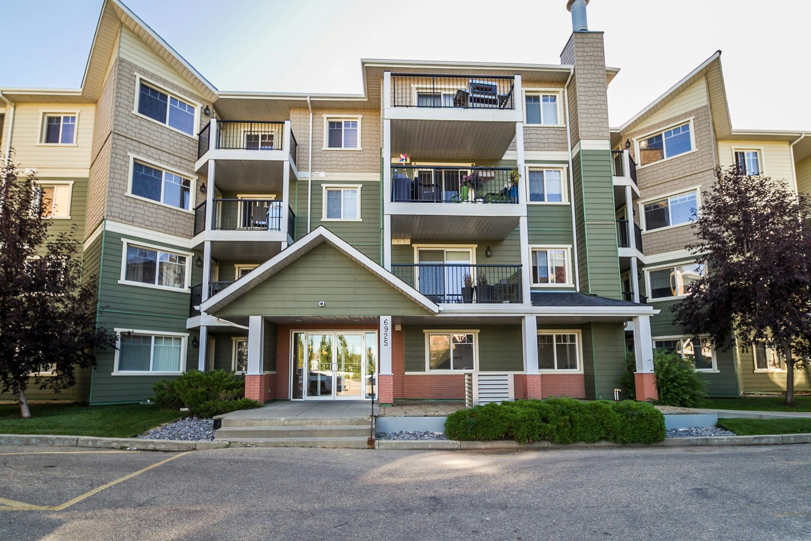 6925 199 Street Nw, Edmonton, AB, T5T 3X8 - 2