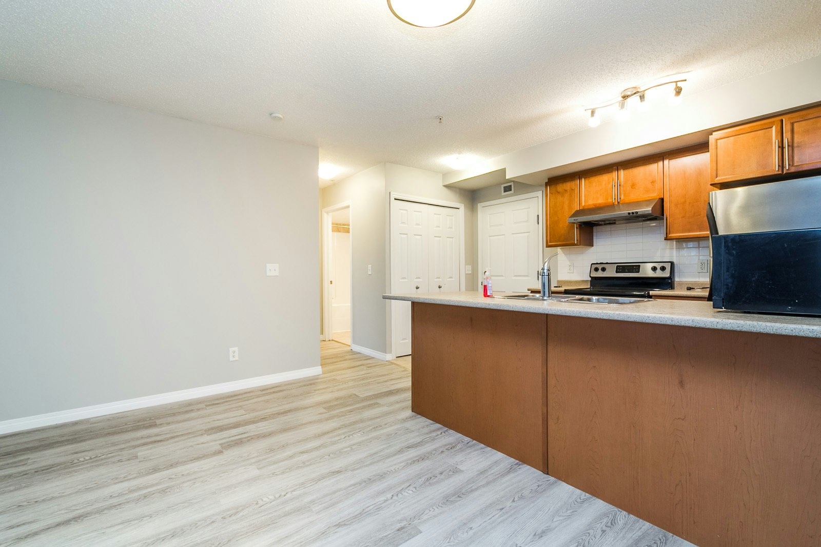 6925 199 Street Nw, Edmonton, AB, T5T 3X8 - 7