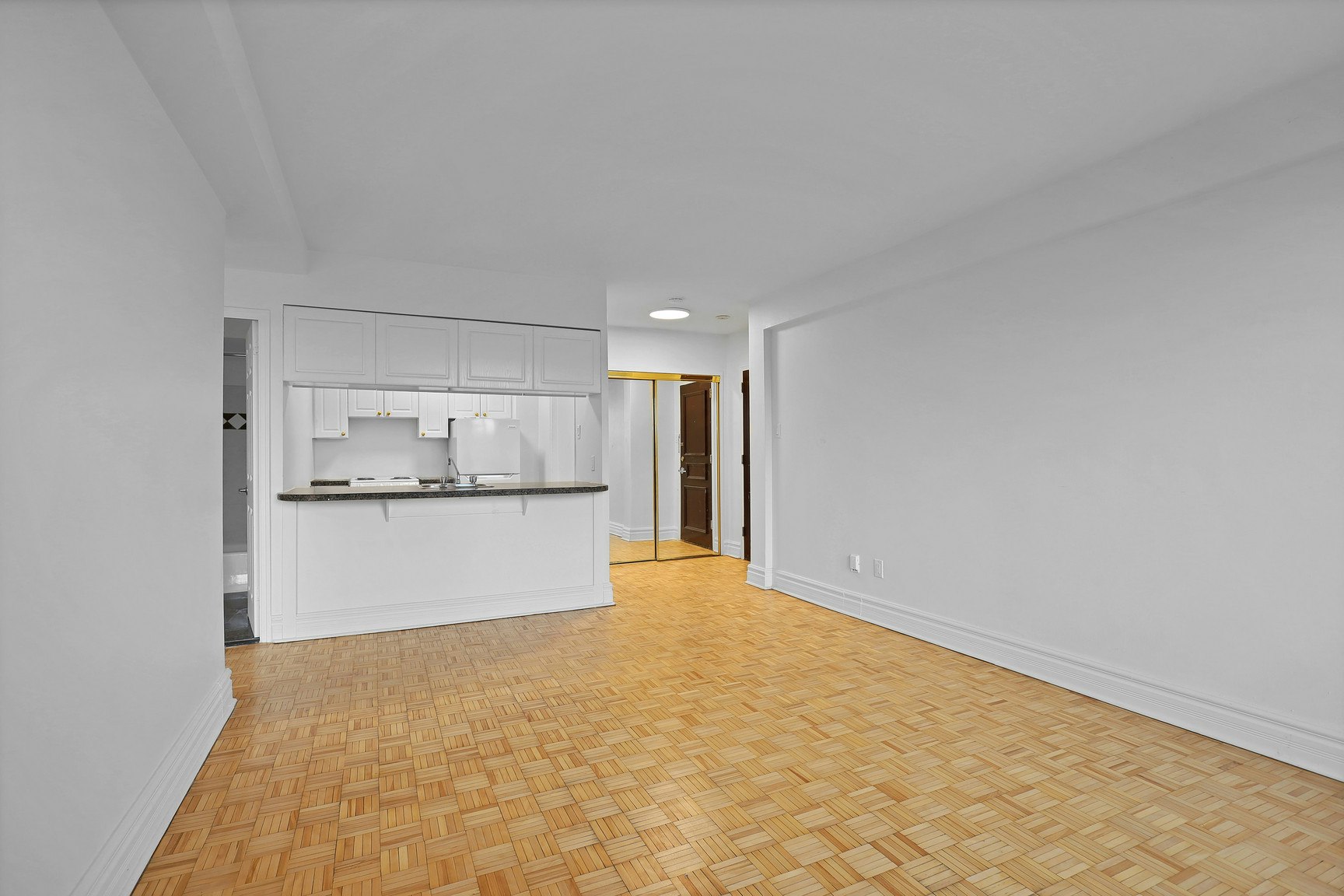 200 Kensingon, Westmount, QC, H3Z 2G7 - 2