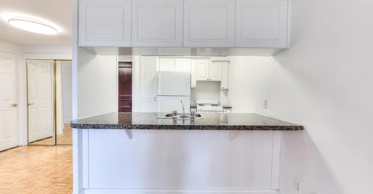 200 Kensingon, Westmount, QC, H3Z 2G7 - 2