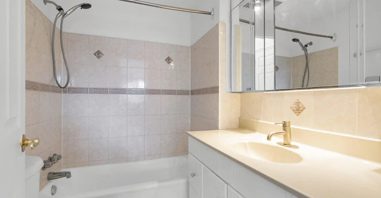 300-200 Kensingon, Westmount, QC, H3Z 2G7