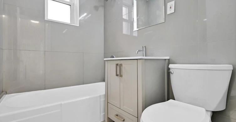 206-3777 Chem. De La Côte Des Neiges, Montréal, QC, H3H 1V8 - 5