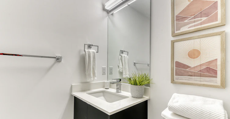 612-12 Edmonton Trail, Calgary, AB, T2E 8R5 - 10