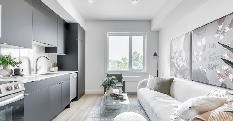 608-12 Edmonton Trail, Calgary, AB, T2E 8R5