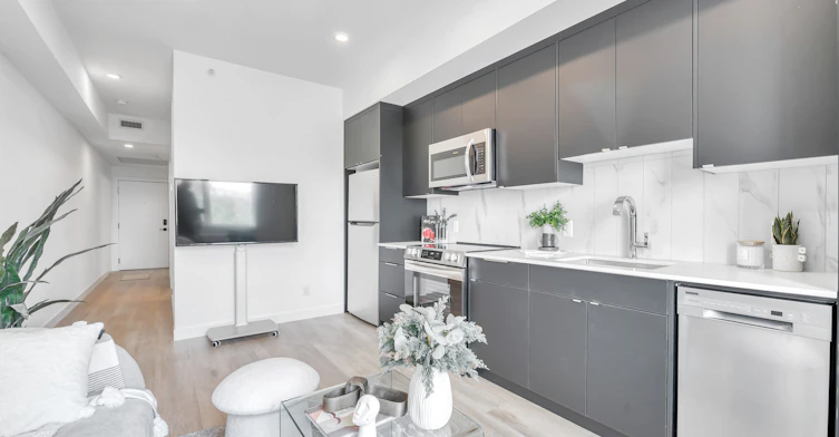 301-12 Edmonton Trail, Calgary, AB, T2E 8R5 - 17