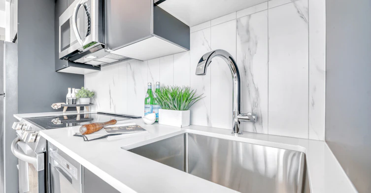 307-12 Edmonton Trail, Calgary, AB, T2E 8R5 - 8